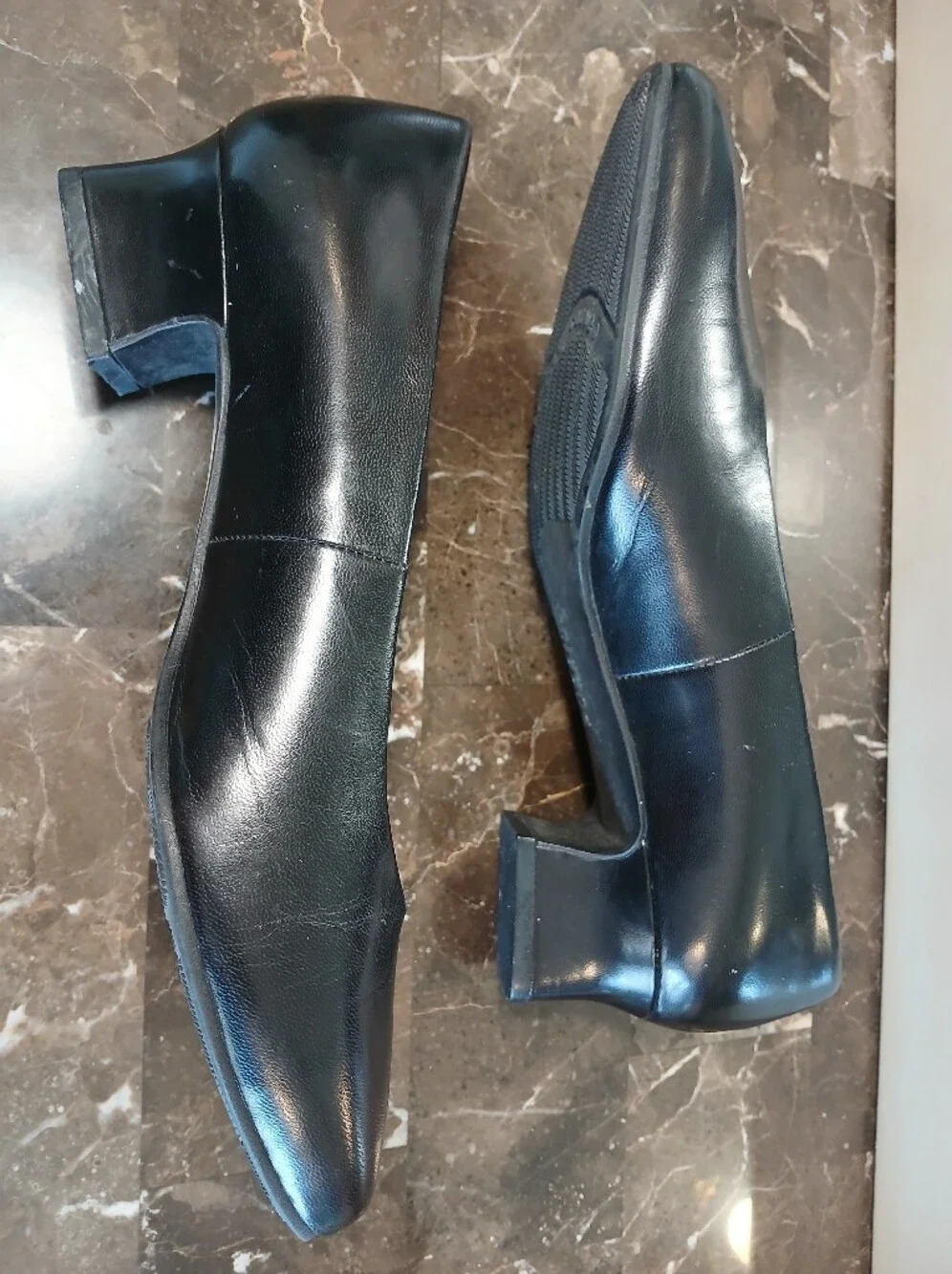 Hush Puppies Black Leather Slip-On 1.5